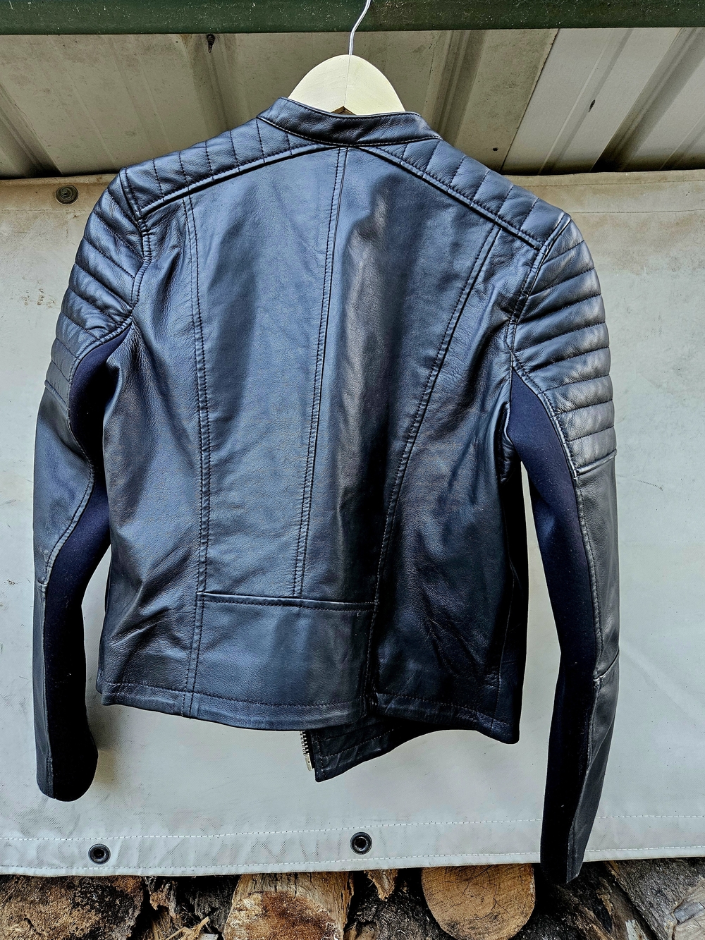 Trouve Genuine Black Leather Moto Jacket with Quilted Shoulders Sz Small - Picture 8 of 8